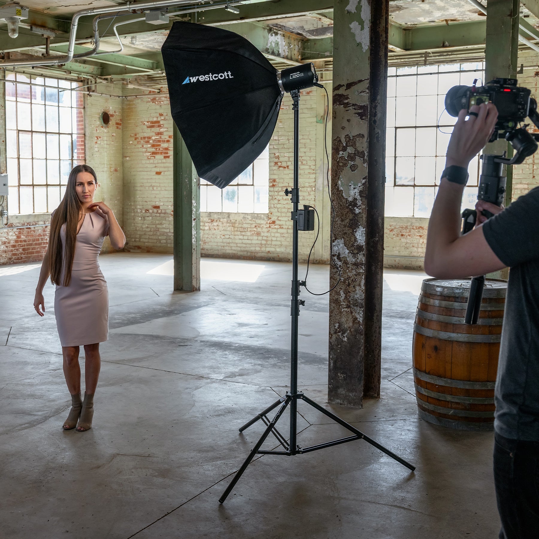 L120-B LED Powered by M95 Battery on Set