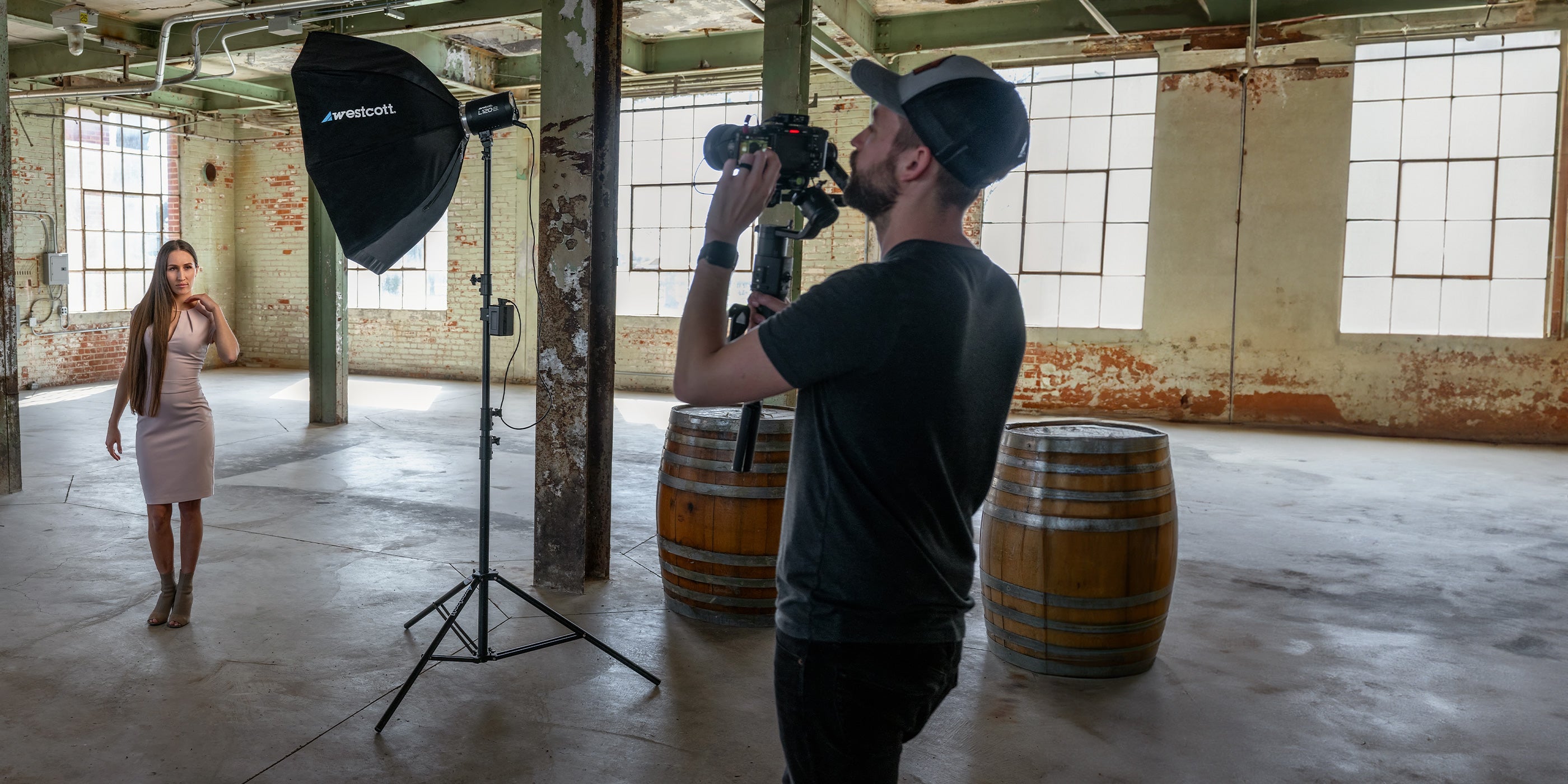 L120-B LED Powered by M95 Battery on Set